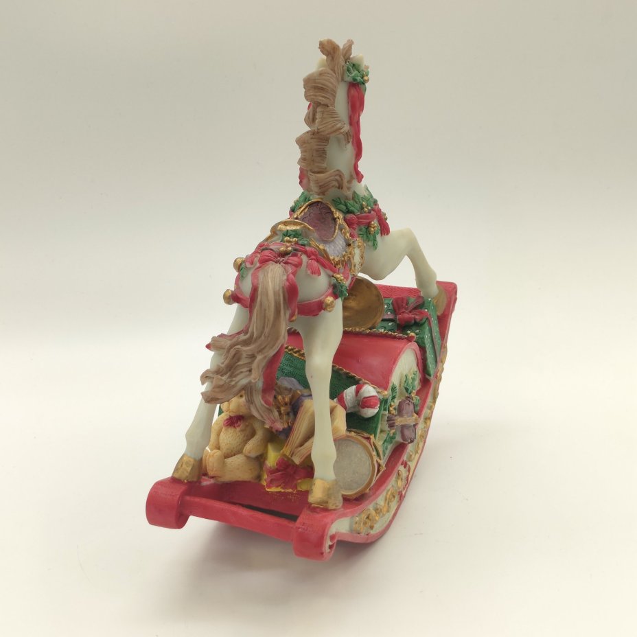 Фигурка музыкальная "Лошадка-качалка", композитный материал, роспись, золочение, Китай, 2000-2015 гг.