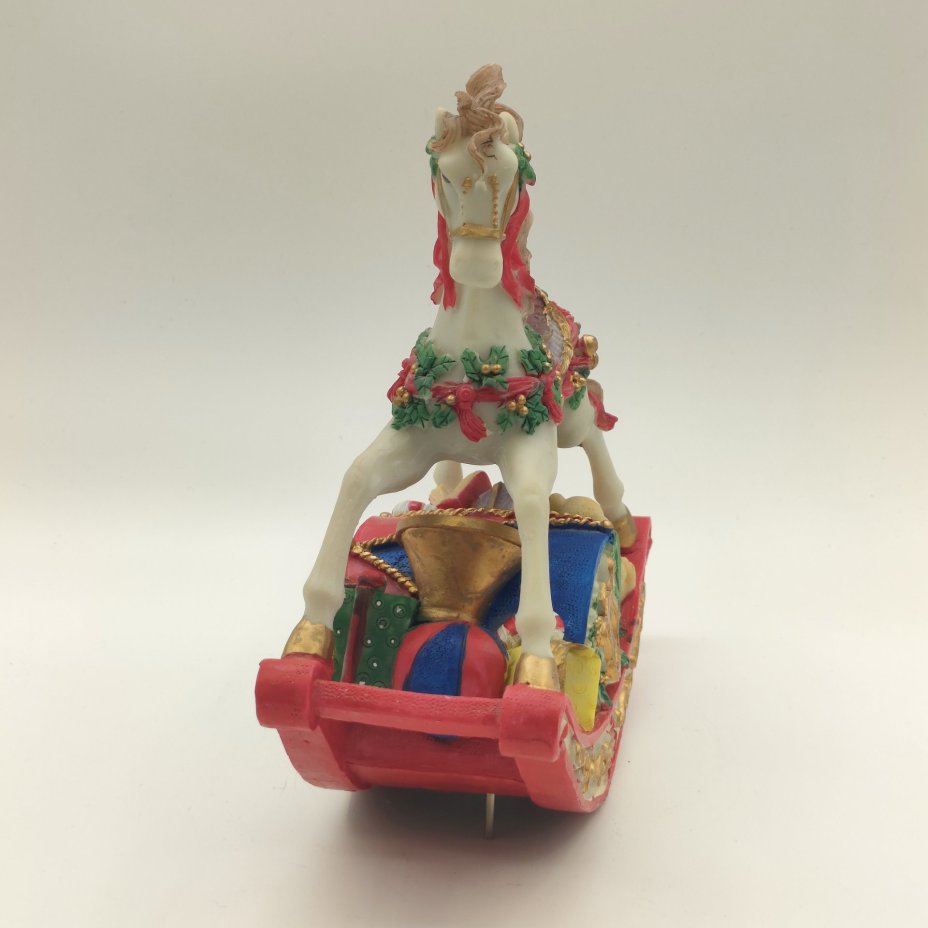 Фигурка музыкальная "Лошадка-качалка", композитный материал, роспись, золочение, Китай, 2000-2015 гг.