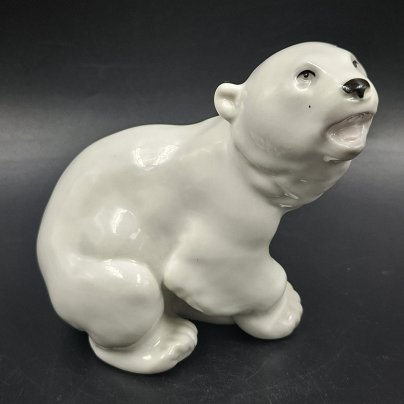 Статуэтка "Белый медведь", автор Б.Я. Воробьев, фарфор, роспись, Ленинградский фарфоровый завод (ЛФЗ), Россия, 1970-1990 гг.