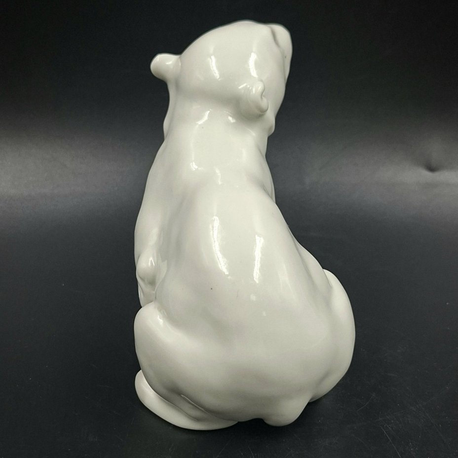 Статуэтка "Белый медведь", автор Б.Я. Воробьев, фарфор, роспись, Ленинградский фарфоровый завод (ЛФЗ), Россия, 1970-1990 гг.