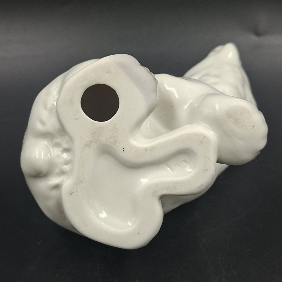 Статуэтка "Белый медведь", автор Б.Я. Воробьев, фарфор, роспись, Ленинградский фарфоровый завод (ЛФЗ), Россия, 1970-1990 гг.