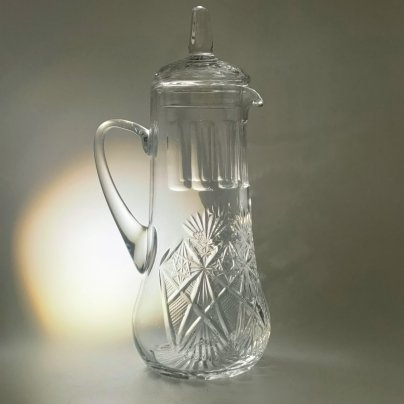 Кувшин для напитков с крышкой, украшенный рельефным декором, стекло, алмазная грань, СССР, 1960-1990 гг.
