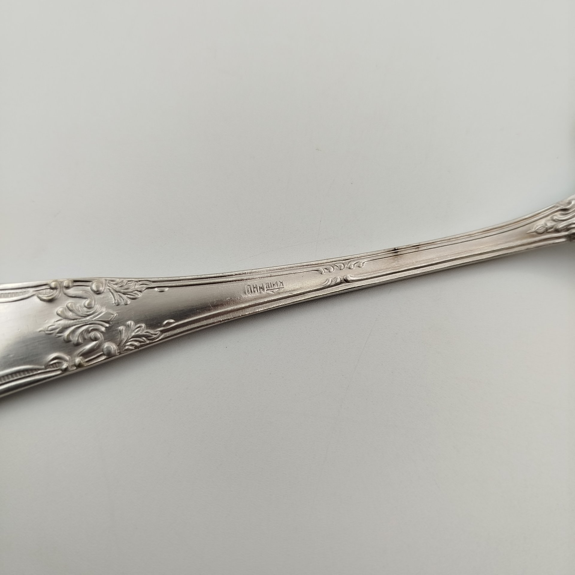 Лопатка сервировочная для подачи десертов, мНЦ (медь-никель-цинк), Киевский завод столовых приборов и посуды им. Дзержинского (ЗiД, ЗиД), СССР, 1950-1970 гг., Киевский завод столовых приборов и посуды им. Дзержинского (ЗiД