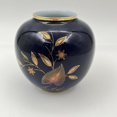 Вазочка шарообразной формы с растительным декором, KPM (Kerafina Porzellan Manufaktur)