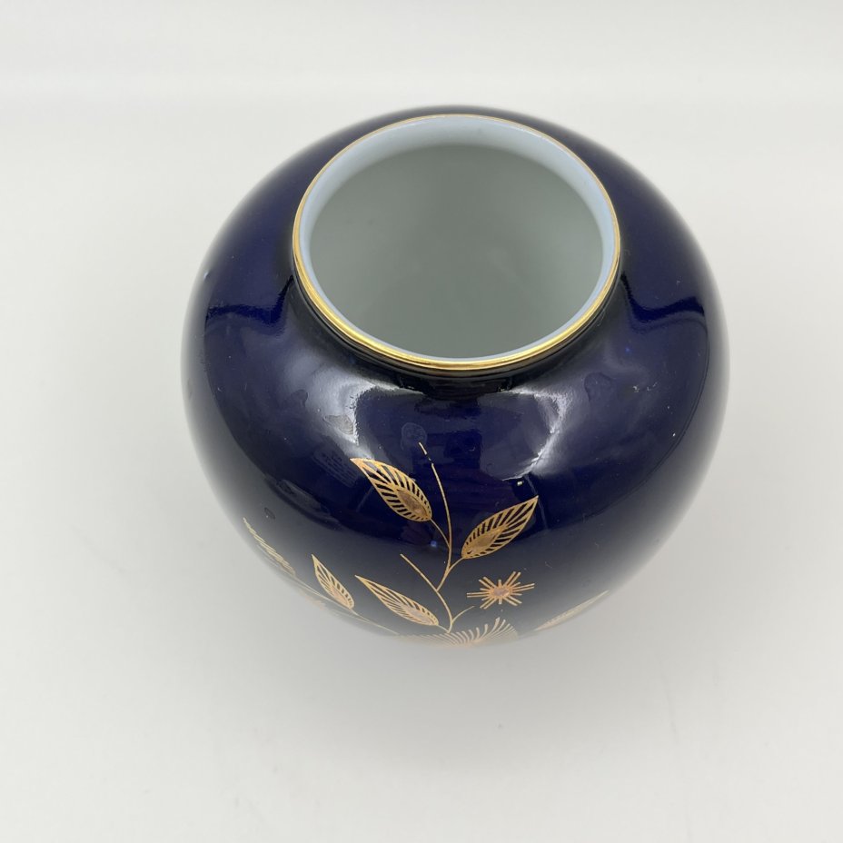 Вазочка шарообразной формы с растительным декором, KPM (Kerafina Porzellan Manufaktur)