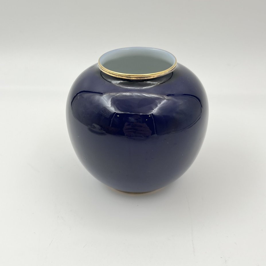 Вазочка шарообразной формы с растительным декором, KPM (Kerafina Porzellan Manufaktur)