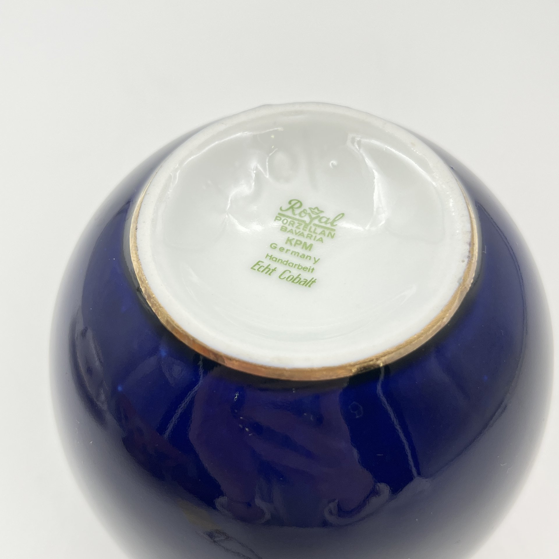 Вазочка шарообразной формы с растительным декором, KPM (Kerafina Porzellan Manufaktur)