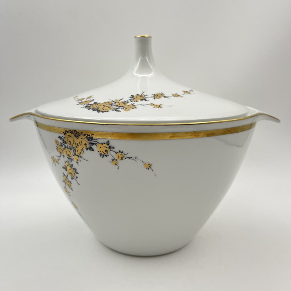 Супница с цветочным декором золотистого цвета, фарфор, деколь, золочение, Graf Von Henneberg Porzellan, 1777 Jlmenau, ГДР, 1973-1977 гг.