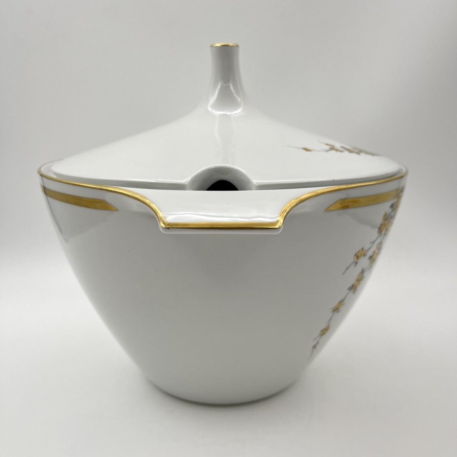 Супница с цветочным декором золотистого цвета, фарфор, деколь, золочение, Graf Von Henneberg Porzellan, 1777 Jlmenau, ГДР, 1973-1977 гг.