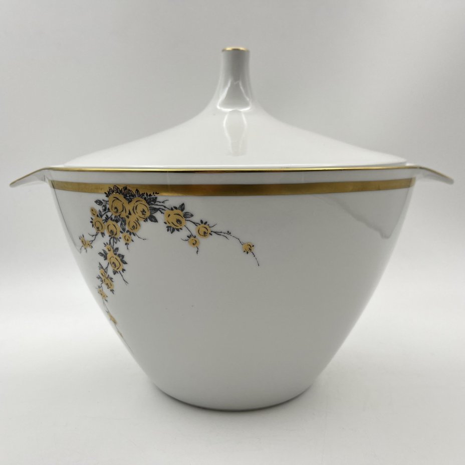 Супница с цветочным декором золотистого цвета, фарфор, деколь, золочение, Graf Von Henneberg Porzellan, 1777 Jlmenau, ГДР, 1973-1977 гг.