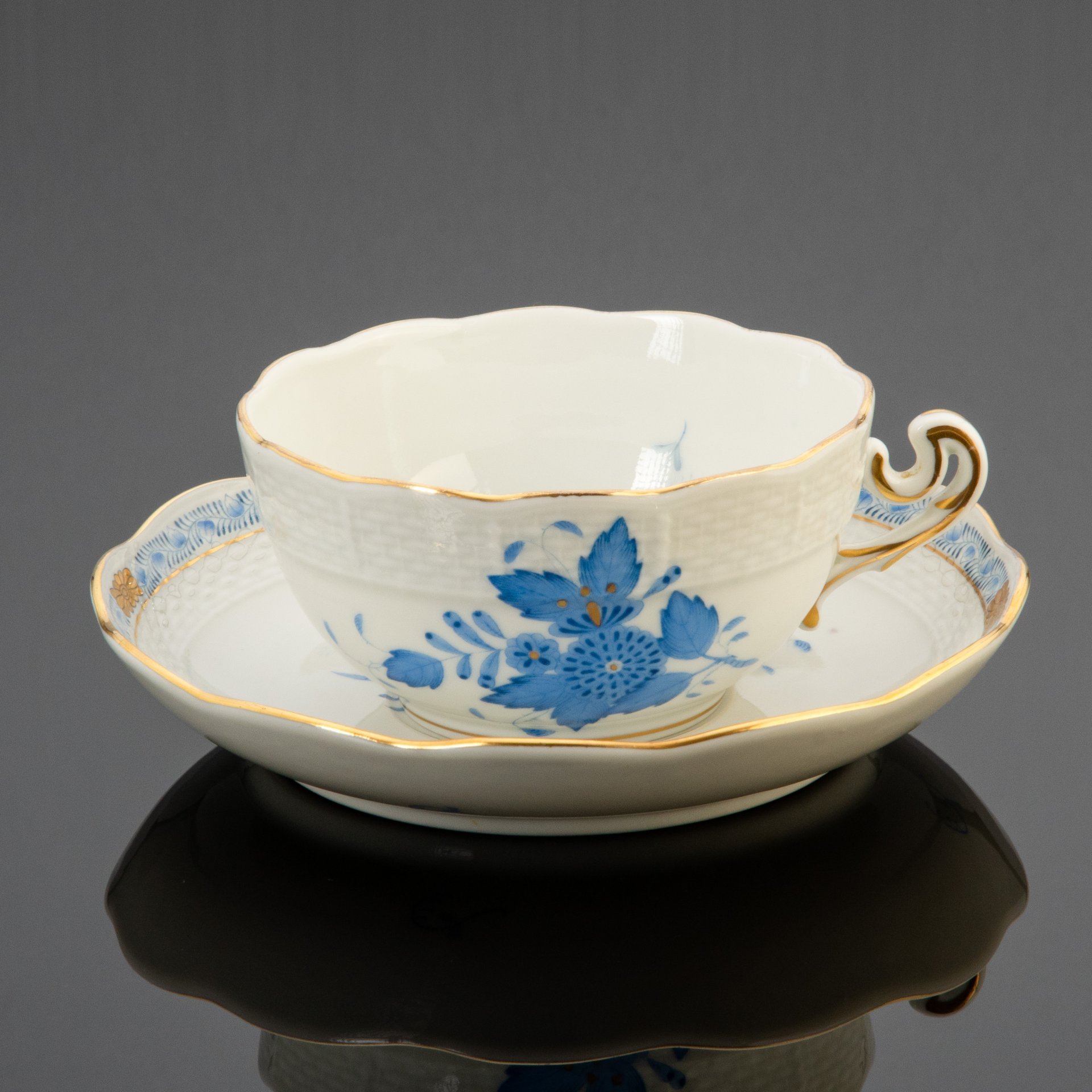 Чайная пара, выполненная в фирменном дизайне Apponyi Blue, Herend (Херенд)