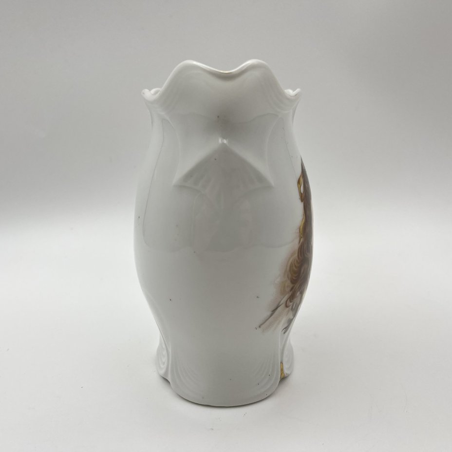 Молочник/сливочник с рельефным декором, украшенный изображением детей, фарфор, деколь, золочение, Германия, 1900-1930 гг.