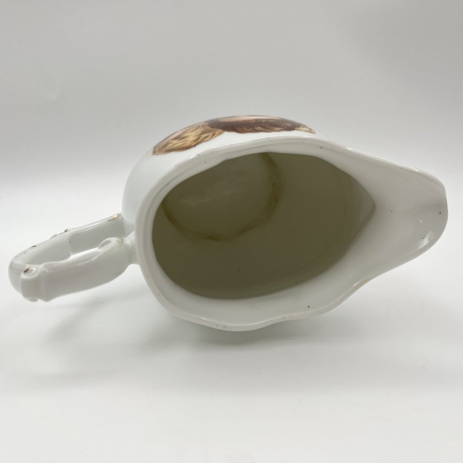 Молочник/сливочник с рельефным декором, украшенный изображением детей, фарфор, деколь, золочение, Германия, 1900-1930 гг.