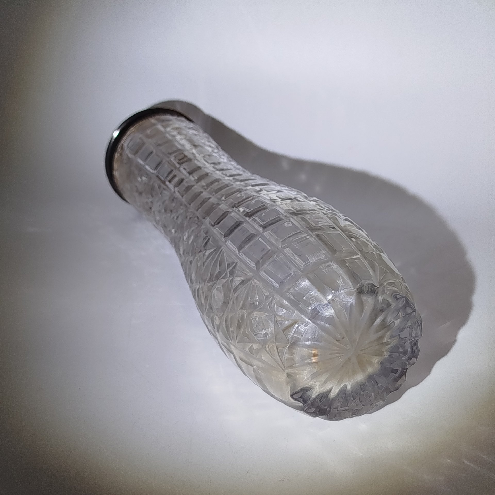 Ваза вытянутой формы с металлической оплеткой, стекло, алмазная грань, металл, СССР, 1970-1980 гг.