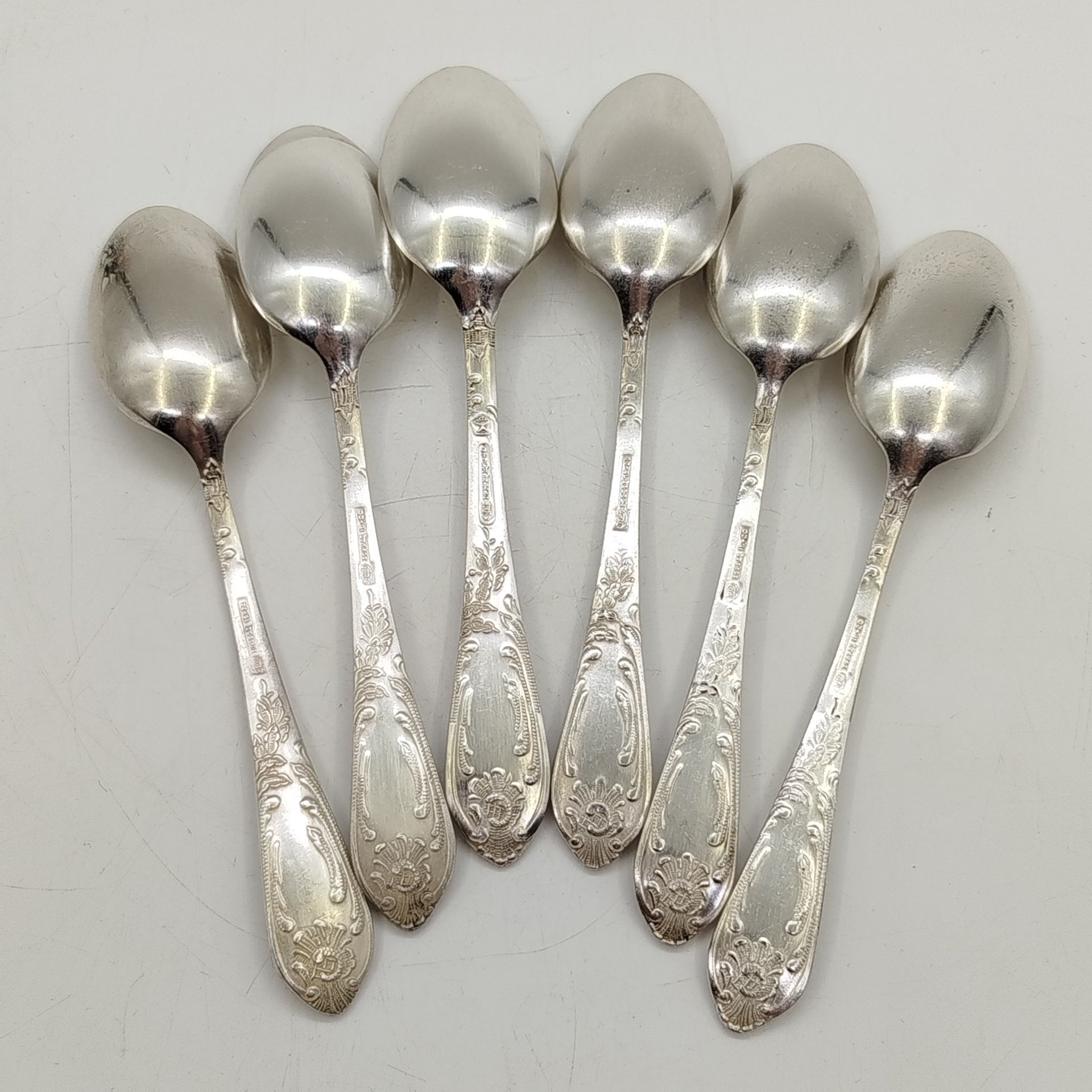 Комплект из 6-ти чайных ложек, украшенных растительным декором, мНЦ (медь-никель-цинк), Вольнянский завод столовых приборов им. Шевченко (ЗiШ, ЗиШ), СССР, 1970-1990 гг.