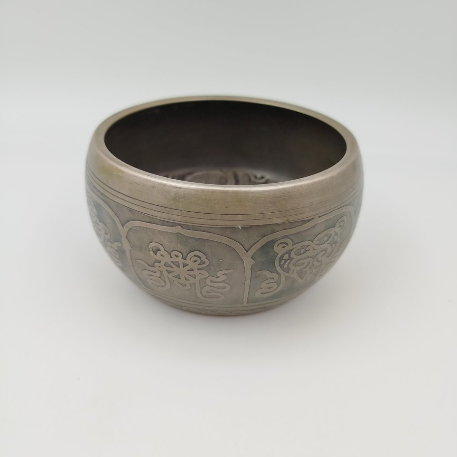 Чаша для медитаций с рельефным изображением Будды и мантрой "ом мани падме хум"