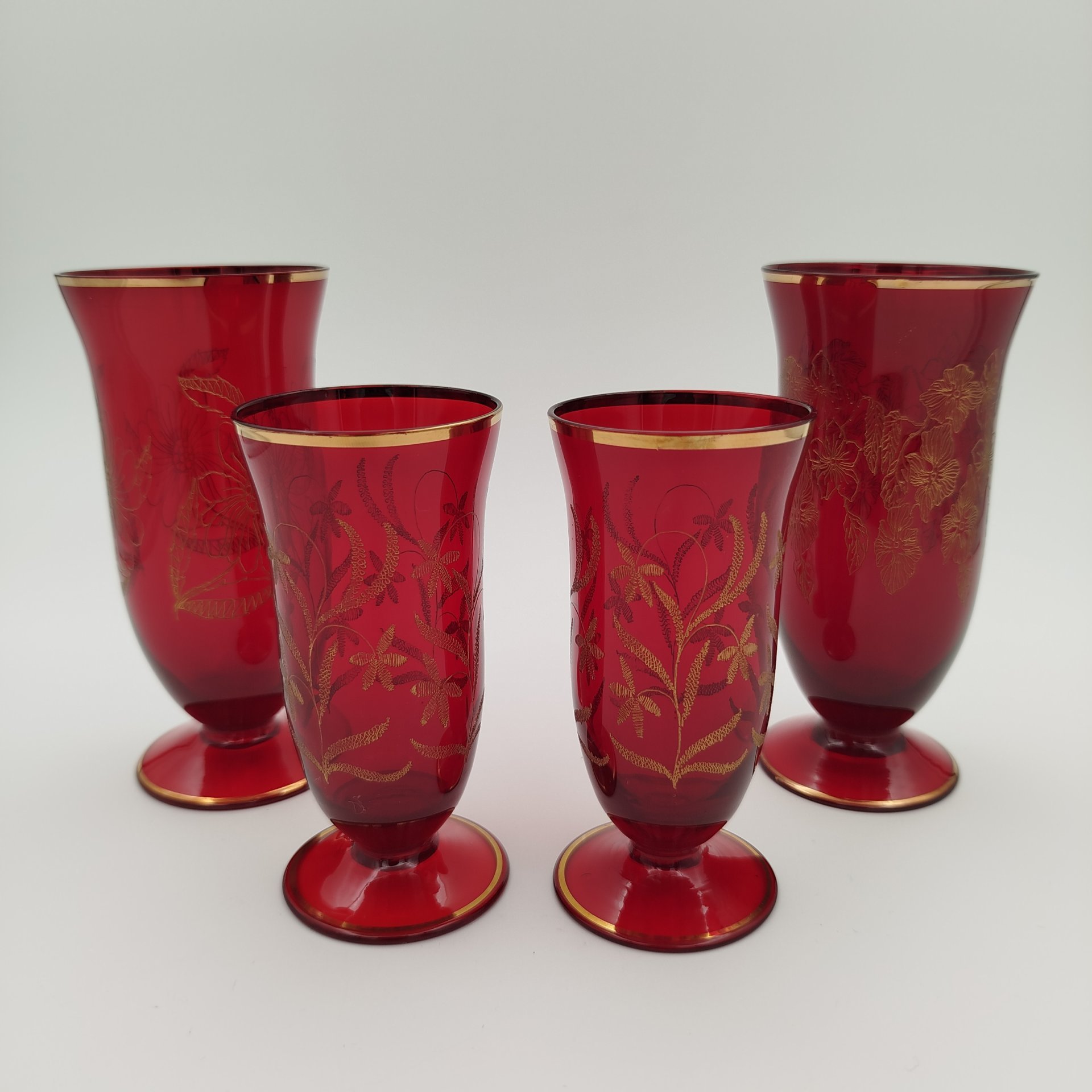 Набор бокалов разного размера,  цветочным декором, цветное стекло, гравировка, золочение