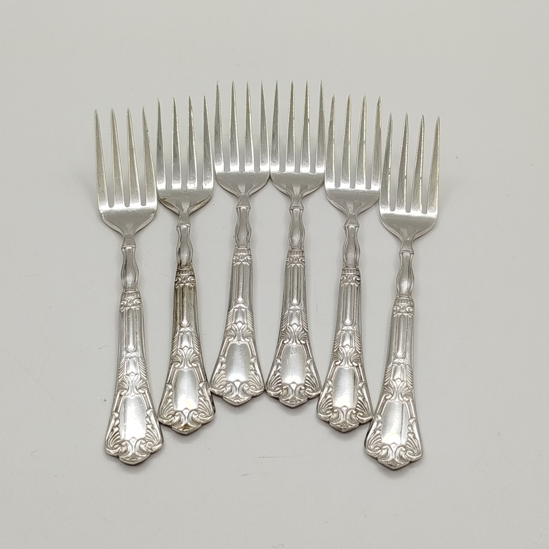 Набор из 6-ти десертных вилок, украшенных растительным декором