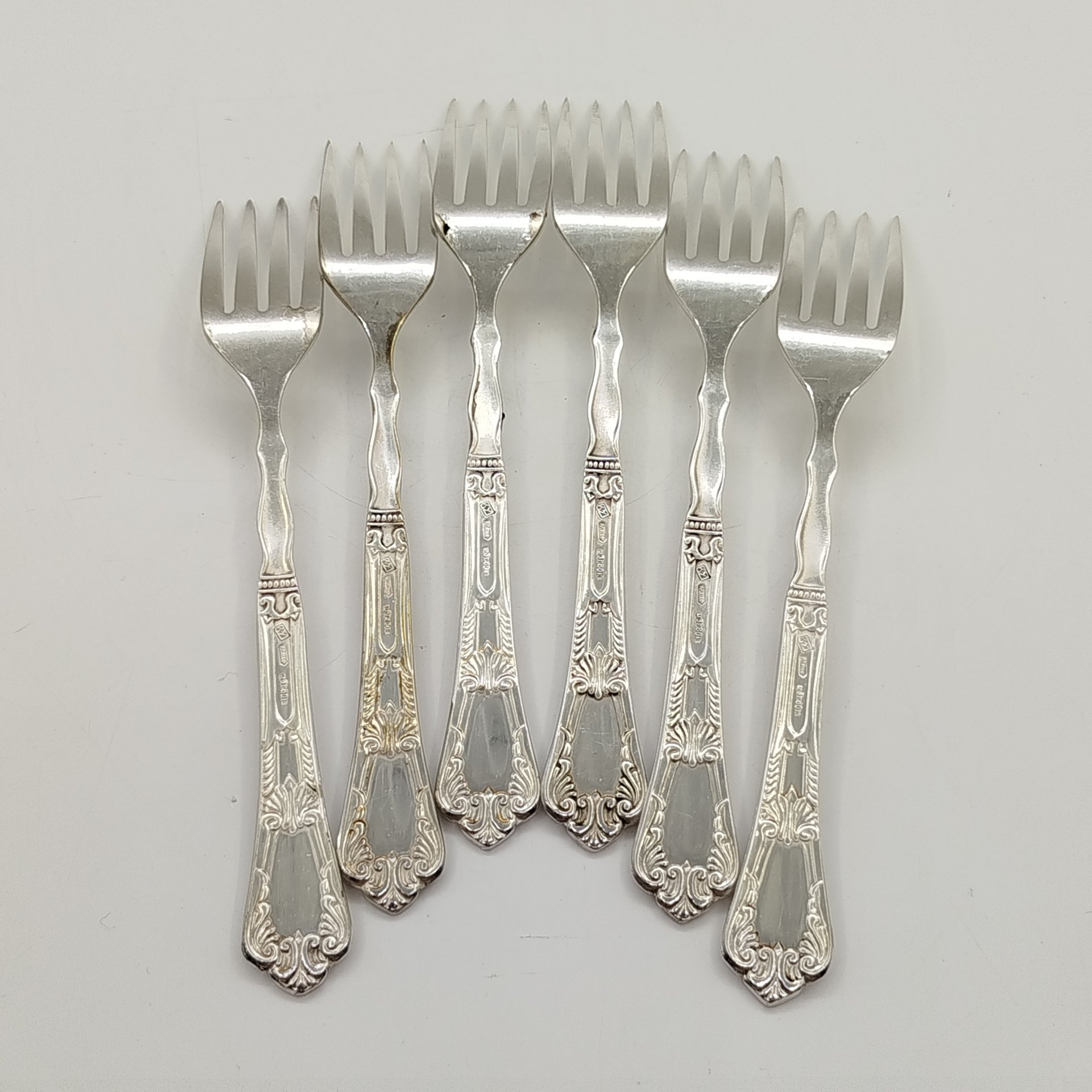 Набор из 6-ти десертных вилок, украшенных растительным декором