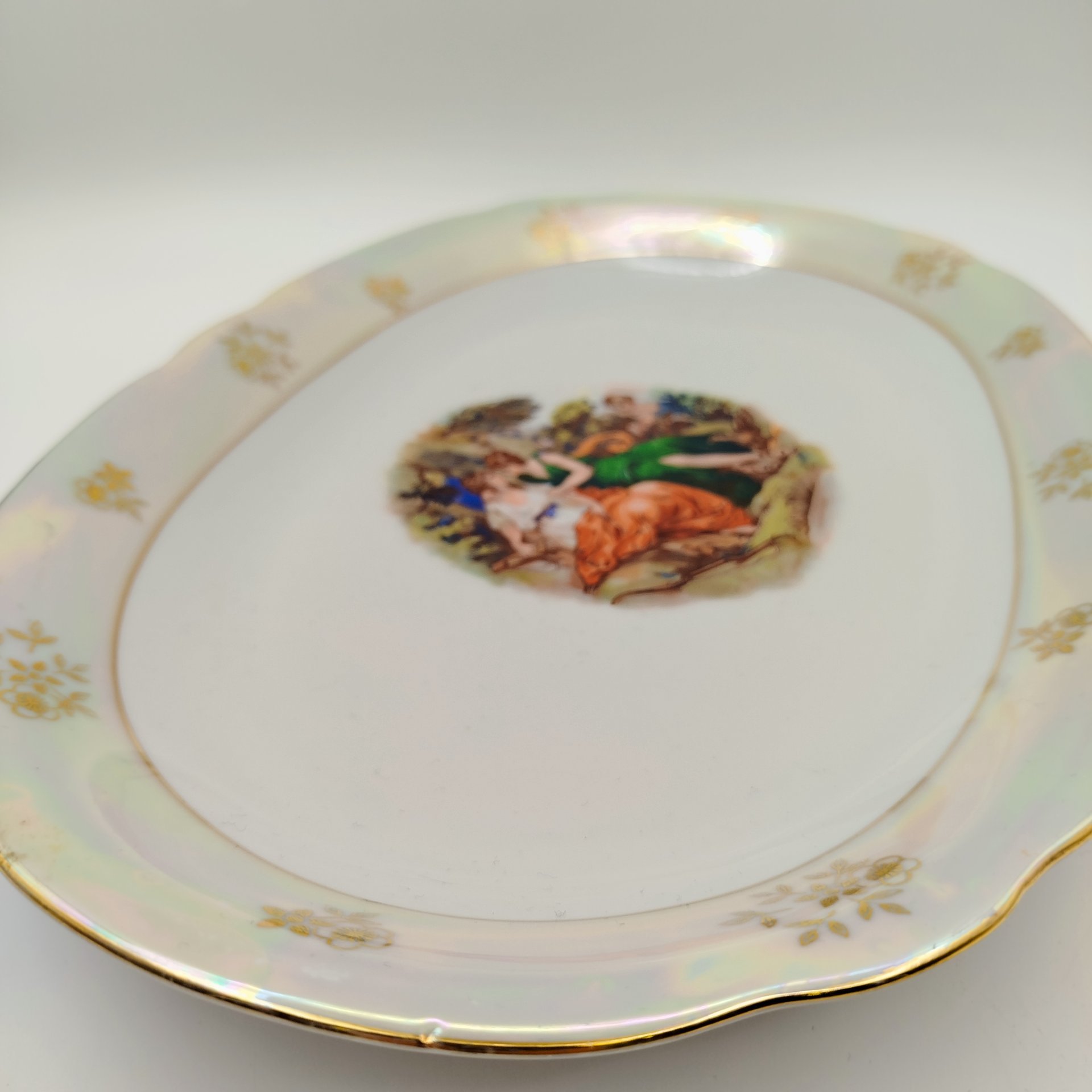 Блюдо "Мадонна", фарфор, деколь, люстр, золочение, Kahla, ГДР, 1967-1987 гг.