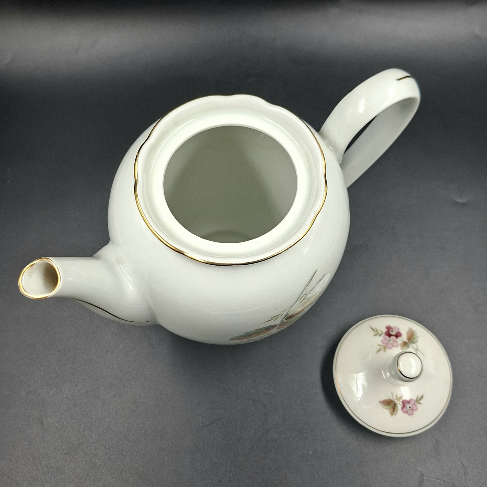 Чайник с нежным цветочным декором, фарфор, деколь, золочение, Kahla-Könitz, ГДР, 1954-1962 гг.