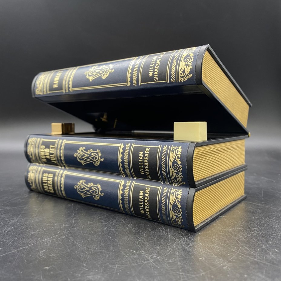 Сигаретница в виде сборника книг Уильяма Шекспира (не работает)