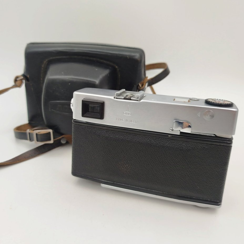 Фотоаппарат "Сокол-2" с объективом "Индустар-70" в оригинальном кофре, металл, стекло, пластик, ЛОМО (Ленинградское оптико-механическое объединение), СССР, 1977-1986 гг.