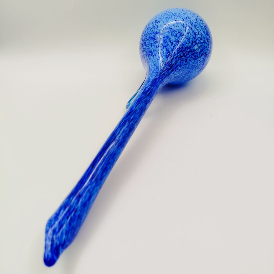 Кувшин с вытянутым горлышком, синего оттенка