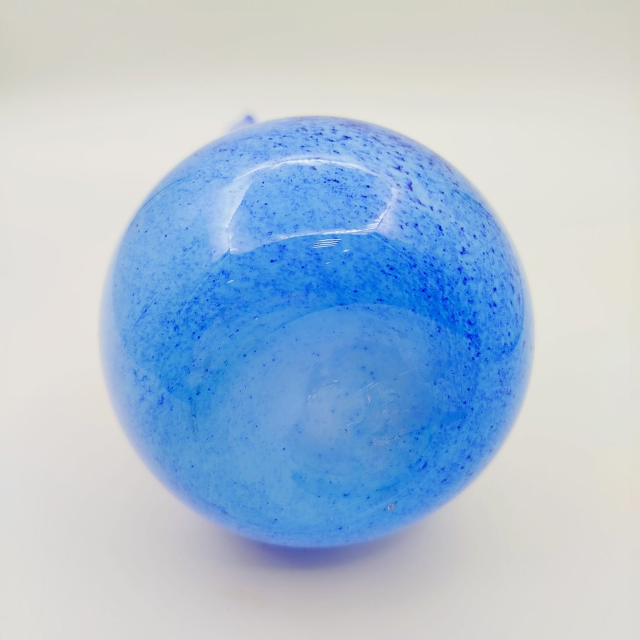 Кувшин с вытянутым горлышком, синего оттенка