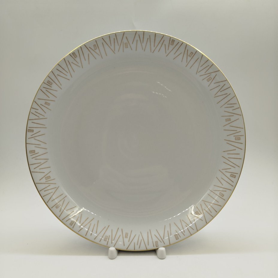 Блюдо сервировочное округлой формы с абстрактным декором на канте, фарфор, золочение, деколь, Volkstedt Beyer & Bock, ГДР, 1950-1980 гг.