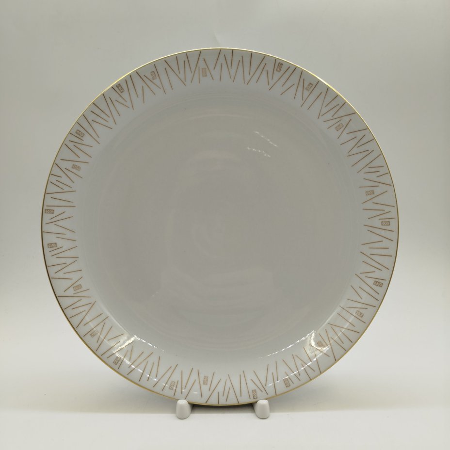 Блюдо сервировочное округлой формы с абстрактным декором на канте, фарфор, золочение, деколь, Volkstedt Beyer & Bock, ГДР, 1950-1980 гг.