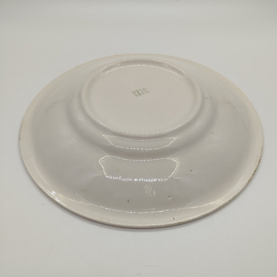 Блюдо глубокое с рельефным цветочным декором, фаянс, золочение, Конаковский фаянсовый завод им. М.И. Калинина (ЗиК Конаково), СССР, 1974-1991 гг.