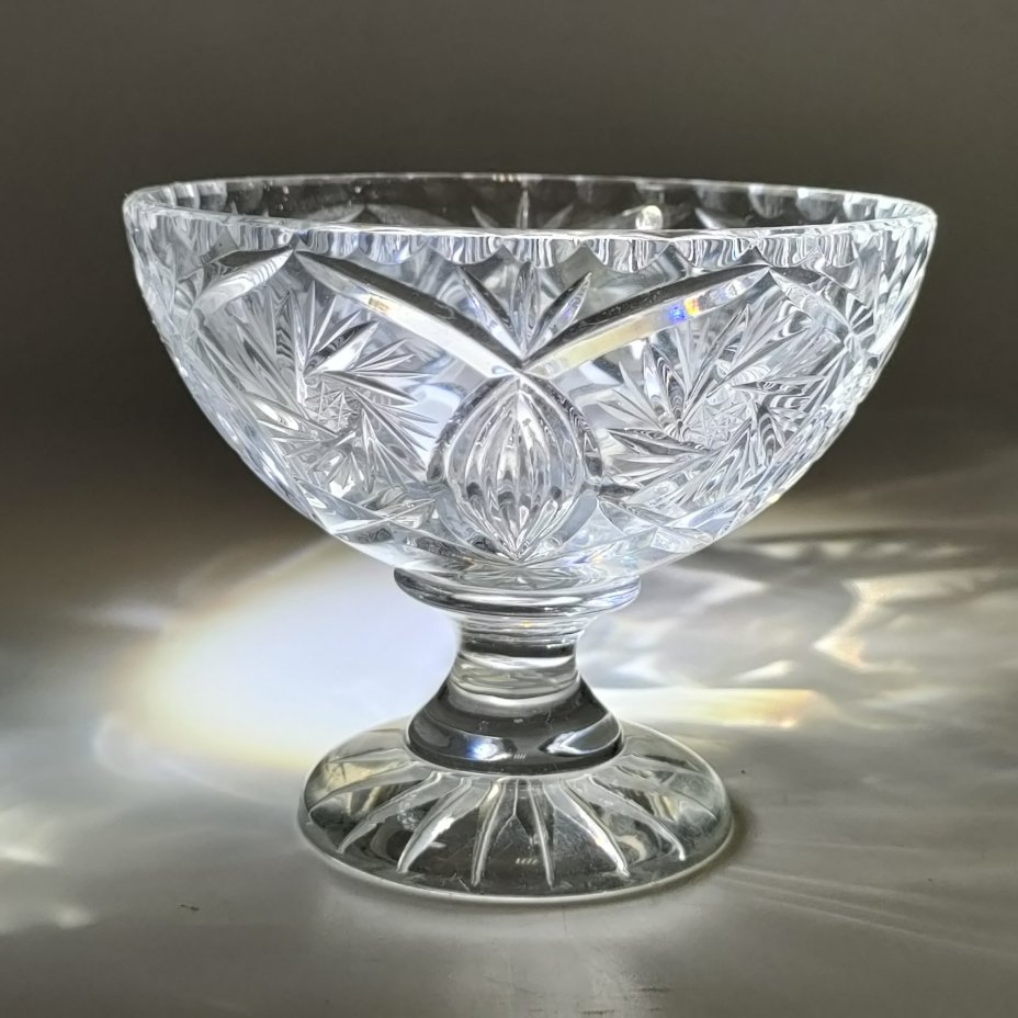 Креманка с резным геометрическим декором