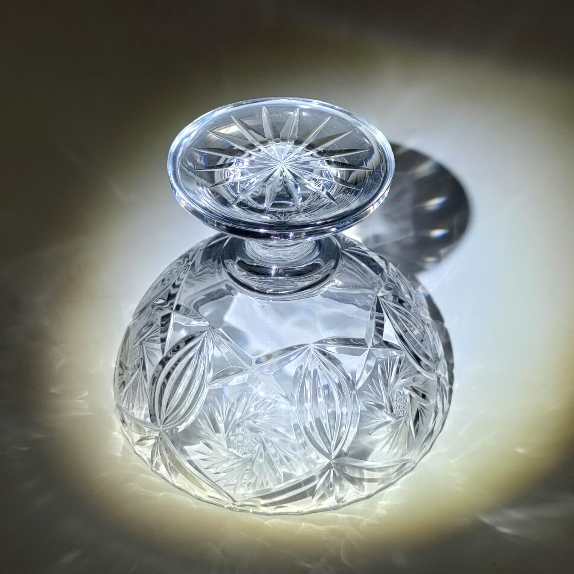 Креманка с резным геометрическим декором