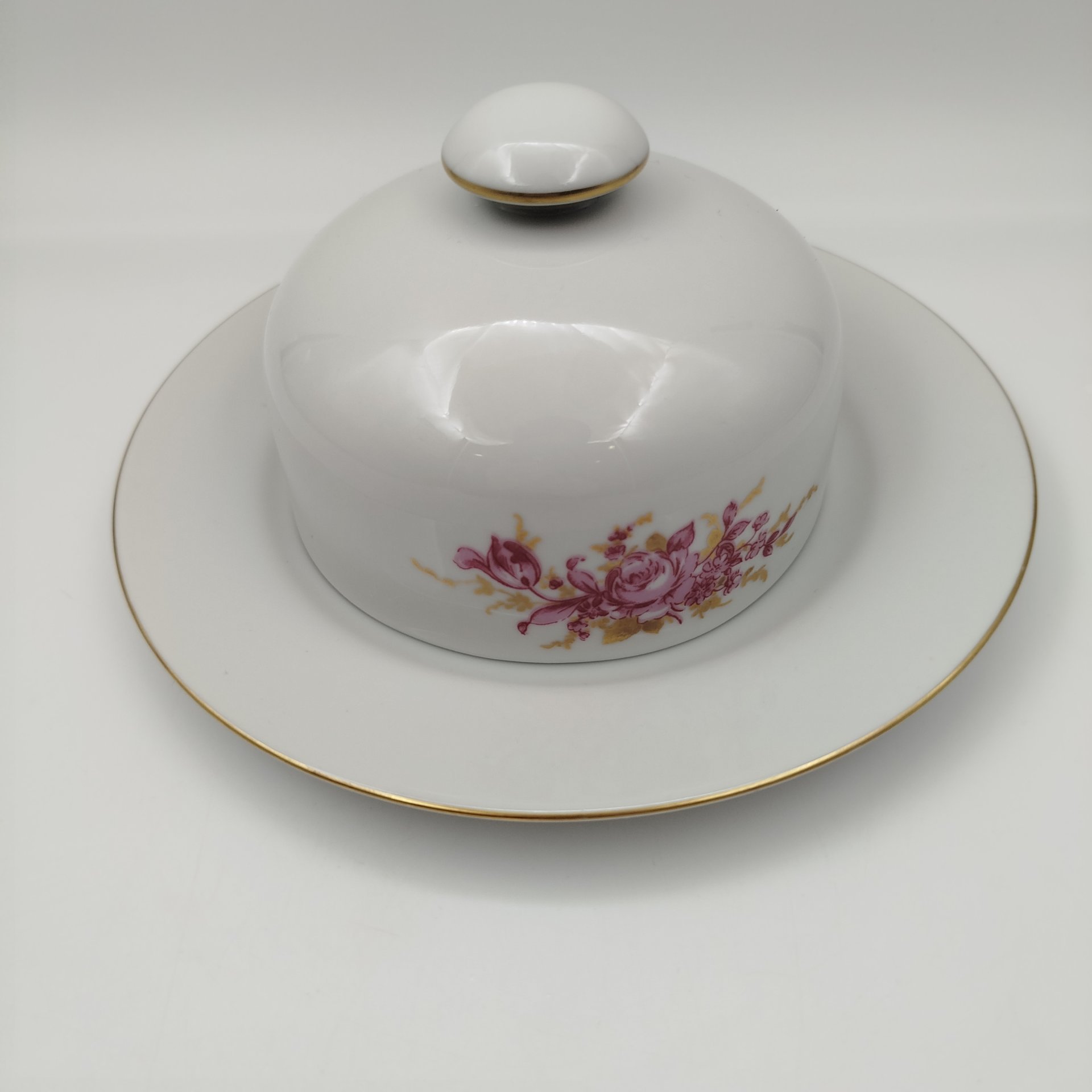 Масленка с цветочным декором, фарфор, деколь, золочение, Graf Von Henneberg Porzellan, 1777 Jlmenau, ГДР, 1977-1990 гг.