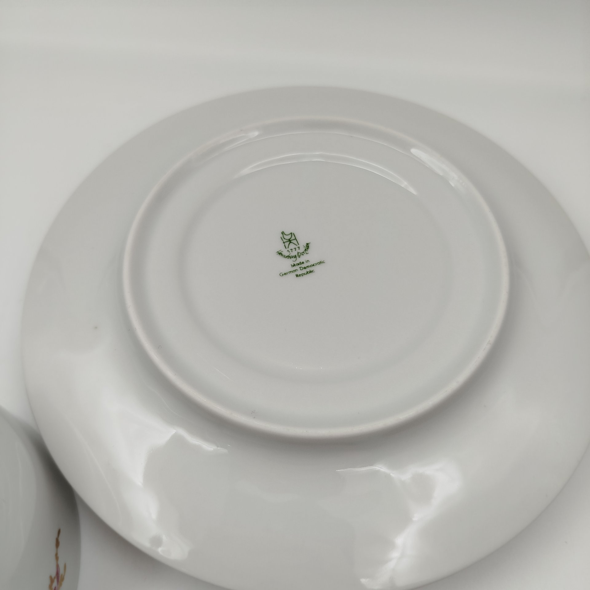 Масленка с цветочным декором, фарфор, деколь, золочение, Graf Von Henneberg Porzellan, 1777 Jlmenau, ГДР, 1977-1990 гг.