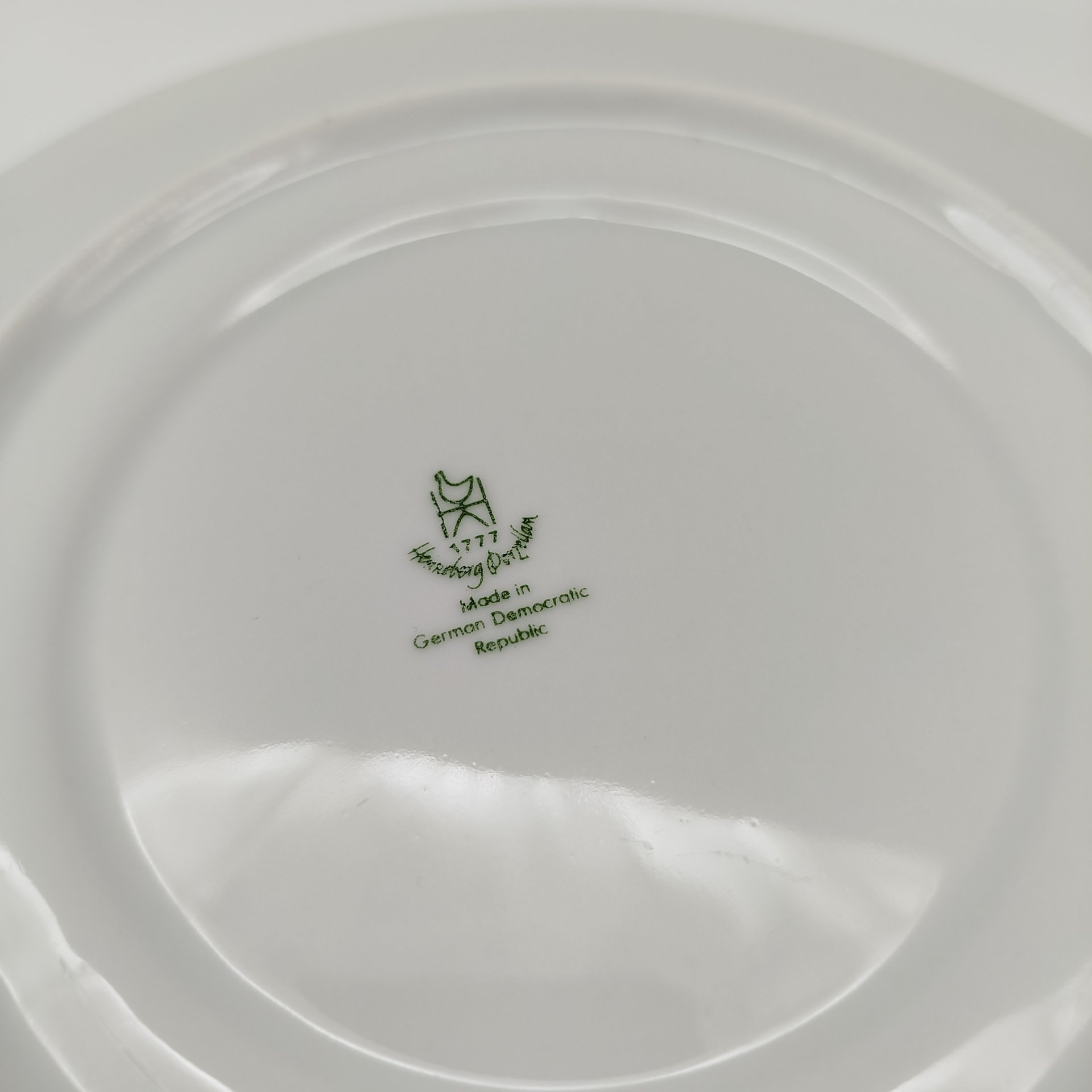 Масленка с цветочным декором, фарфор, деколь, золочение, Graf Von Henneberg Porzellan, 1777 Jlmenau, ГДР, 1977-1990 гг.