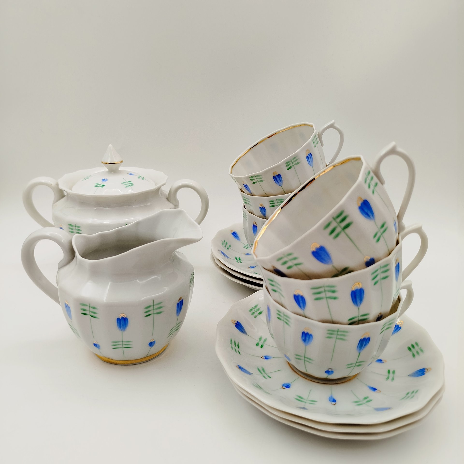 Сервиз чайный с цветочным декором на 6 персон (14 предметов), форма "Ампир", фарфор, роспись, золочение, Дмитровский фарфоровый завод (ДФЗ Вербилки), СССР, 1965-1991 гг.