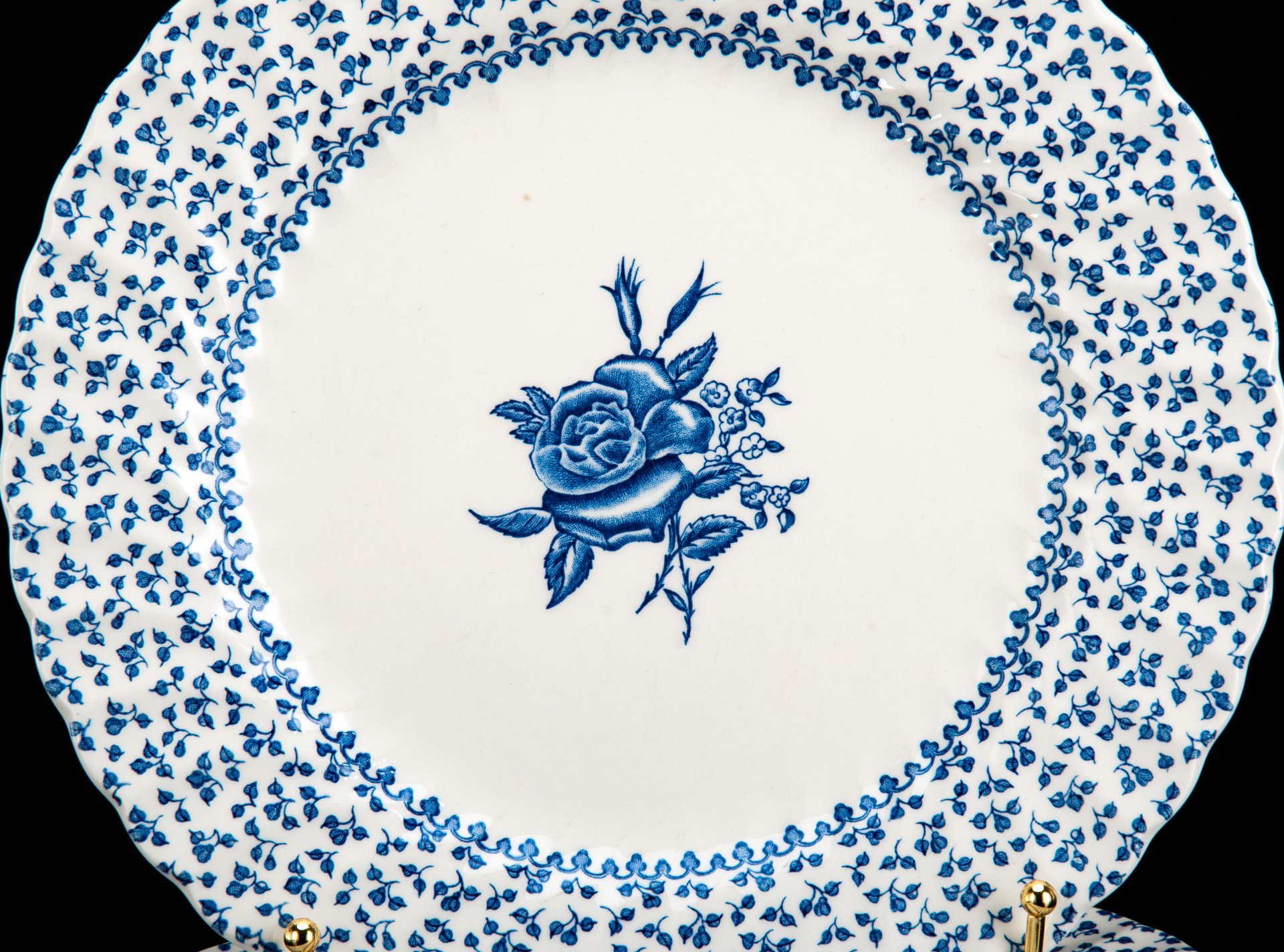 Набор из четырех тарелок "Rose Bouquet" с декором в виде роз и листиков, Royal Victoria