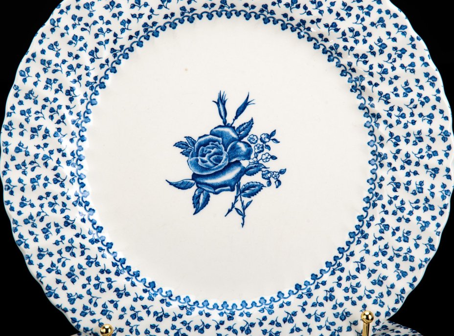 Набор из четырех тарелок "Rose Bouquet" с декором в виде роз и листиков, Royal Victoria