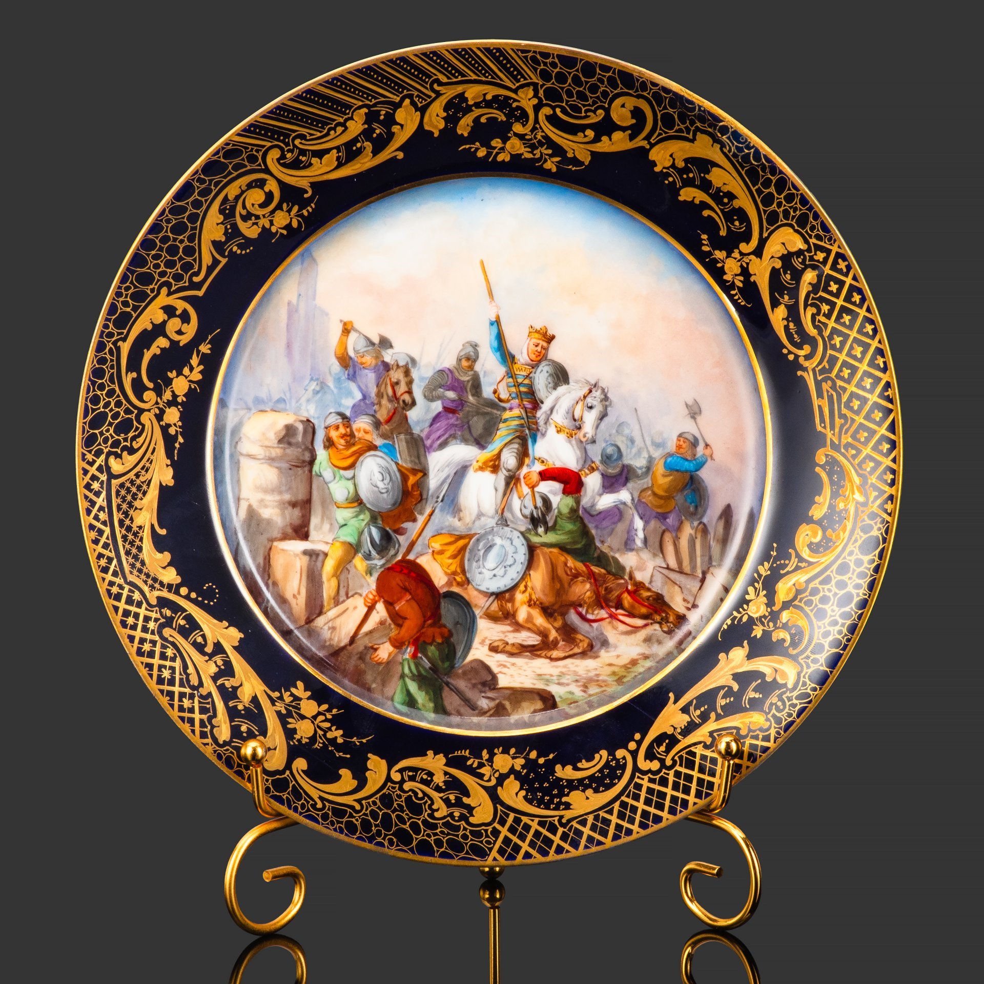 Тарелка с батальным сюжетом "Вступление французской армии в Париж, 13 апреля 1436 год" (выполнена для дворца Тюильри "Chateau des Tuileries"), фарфор, крытье кобальтом, золочение, цировка, роспись, Севрская фарфоровая мануфактура (Sevres), Франция, 1844 г.