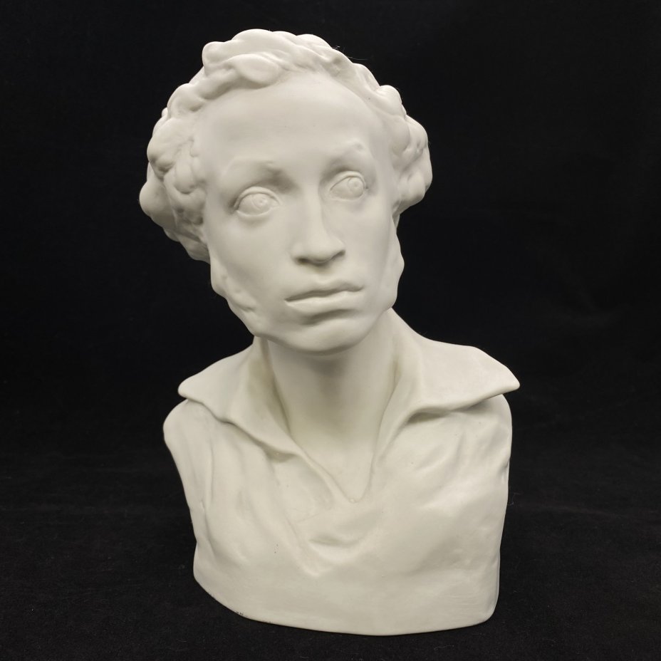 Бюст "Александр Сергеевич Пушкин", автор модели А.Д. Корсиков, бисквит, Ленинградский фарфоровый завод (ЛФЗ), СССР, 1960-1970 гг., Ленинградский фарфоровый завод (ЛФЗ)