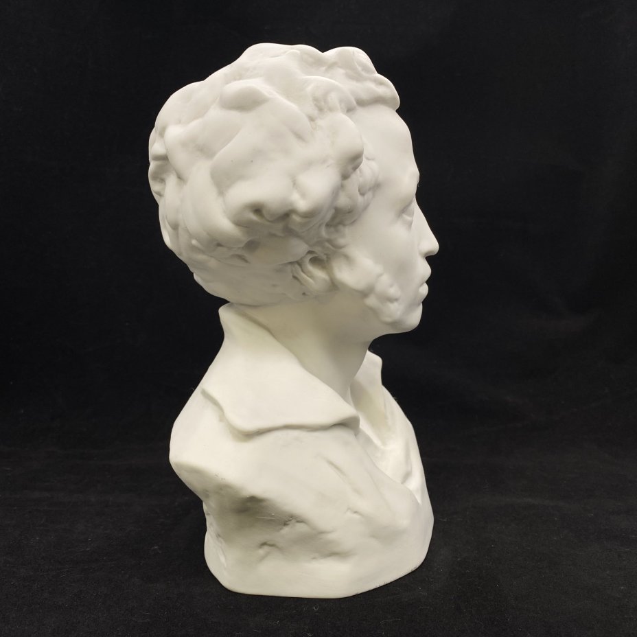 Бюст "Александр Сергеевич Пушкин", автор модели А.Д. Корсиков, бисквит, Ленинградский фарфоровый завод (ЛФЗ), СССР, 1960-1970 гг., Ленинградский фарфоровый завод (ЛФЗ)