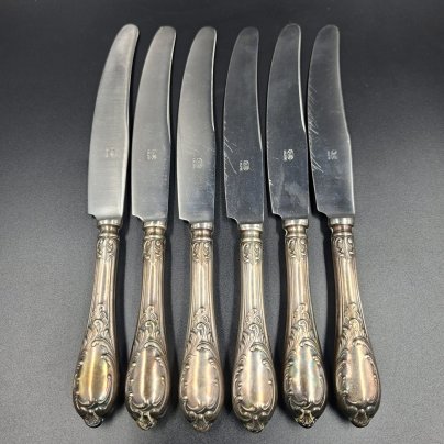 Набор из шести столовых ножей с растительным декором, мНЦ (медь-никель-цинк), нержавеющая сталь, Вольнянский завод столовых приборов им. Шевченко (ЗiШ, ЗиШ), СССР, 1960-1980 гг.