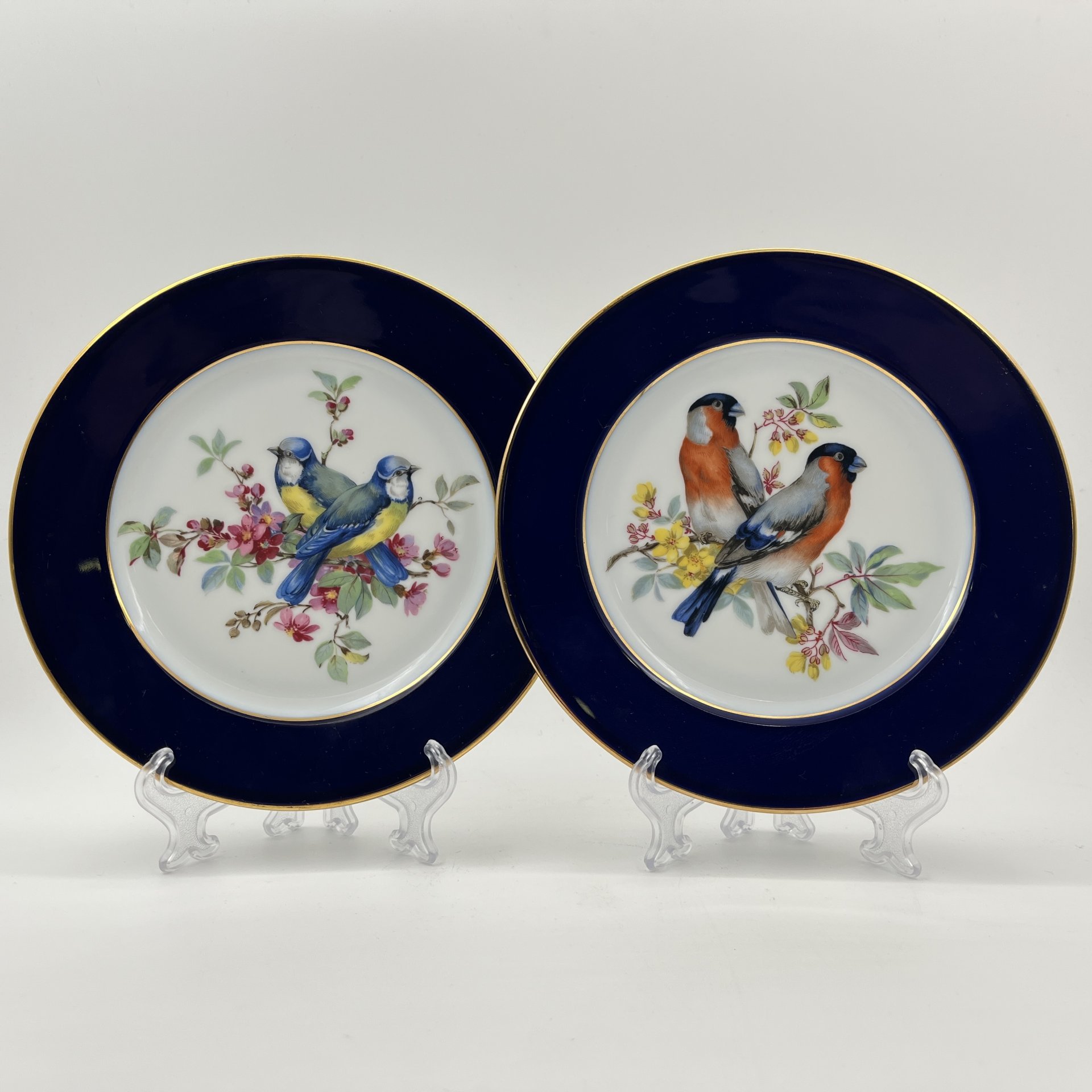 Тарелки с декором в виде птиц и кобальтовым кантом (2 шт.), Мануфактура Josef Kuba, фарфор, крытье, деколь, золочение, Германия, 1969-1970 гг.