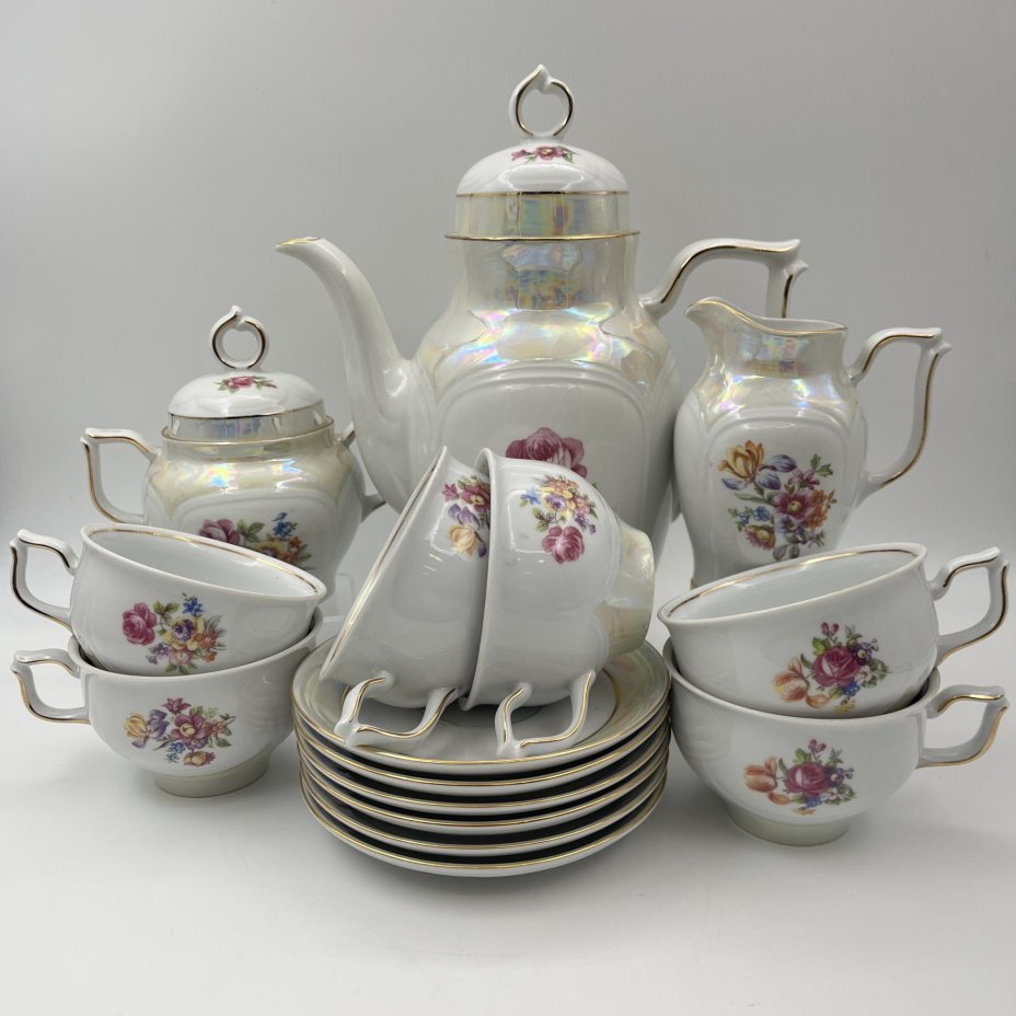Сервиз чайно-кофейный на 6 персон (15 предметов), украшенный цветочным декором, фарфор, деколь, люстр, золочение, Spezial Eisenberg Porzellan (SEP), ГДР, 1960-1980 гг.