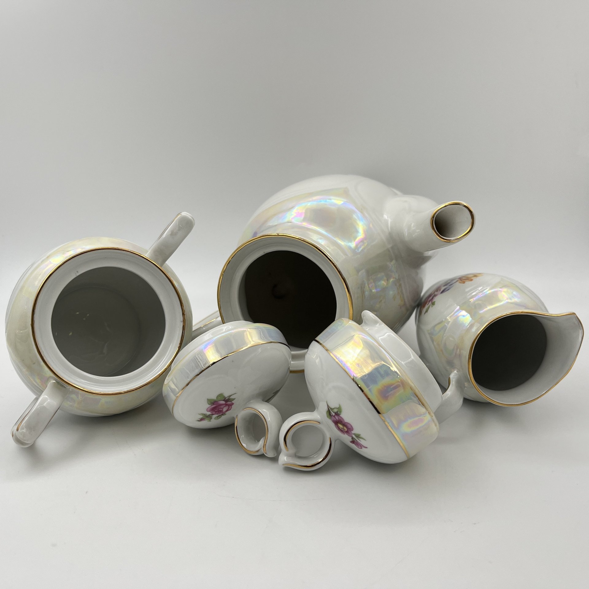 Сервиз чайно-кофейный на 6 персон (15 предметов), украшенный цветочным декором, фарфор, деколь, люстр, золочение, Spezial Eisenberg Porzellan (SEP), ГДР, 1960-1980 гг.