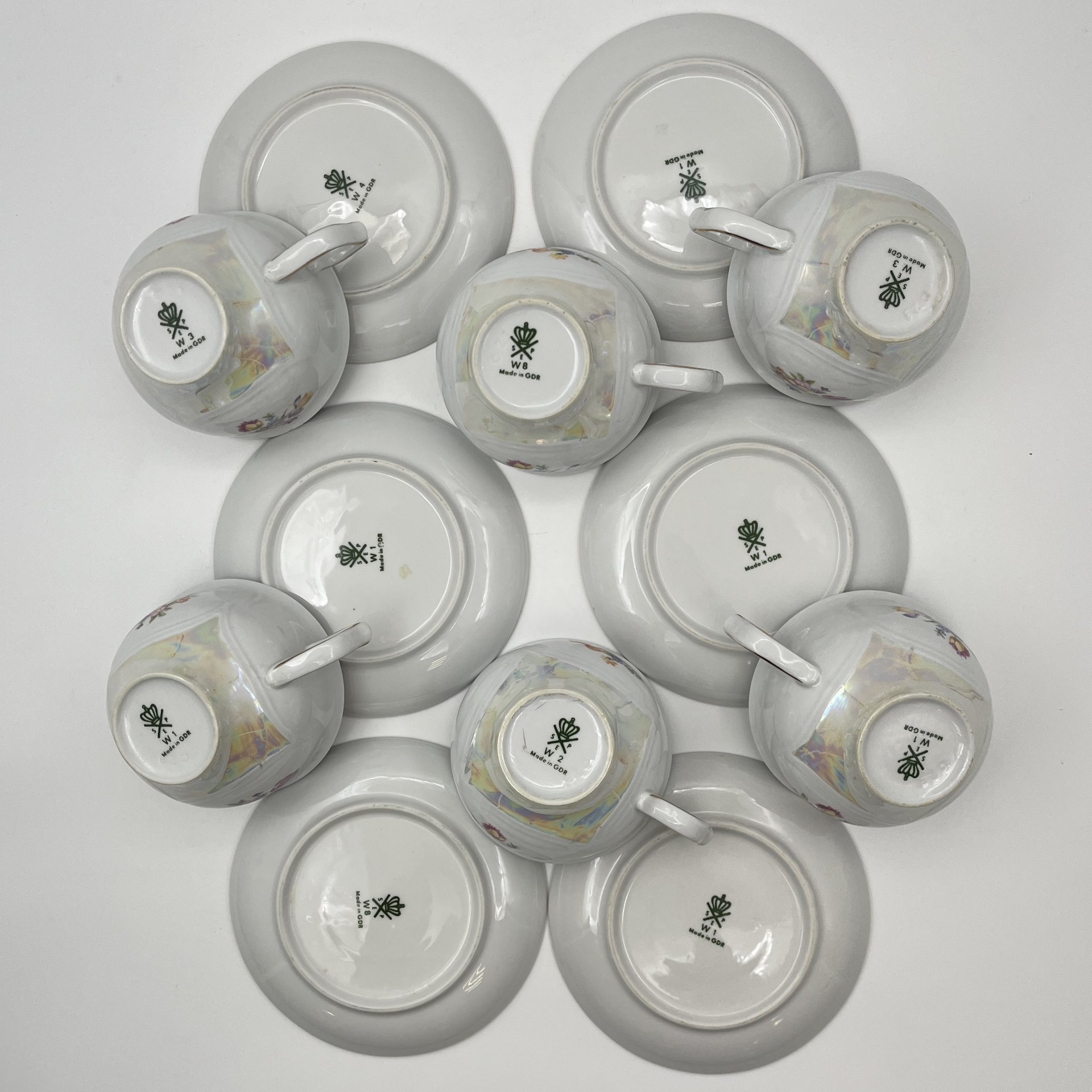 Сервиз чайно-кофейный на 6 персон (15 предметов), украшенный цветочным декором, фарфор, деколь, люстр, золочение, Spezial Eisenberg Porzellan (SEP), ГДР, 1960-1980 гг.