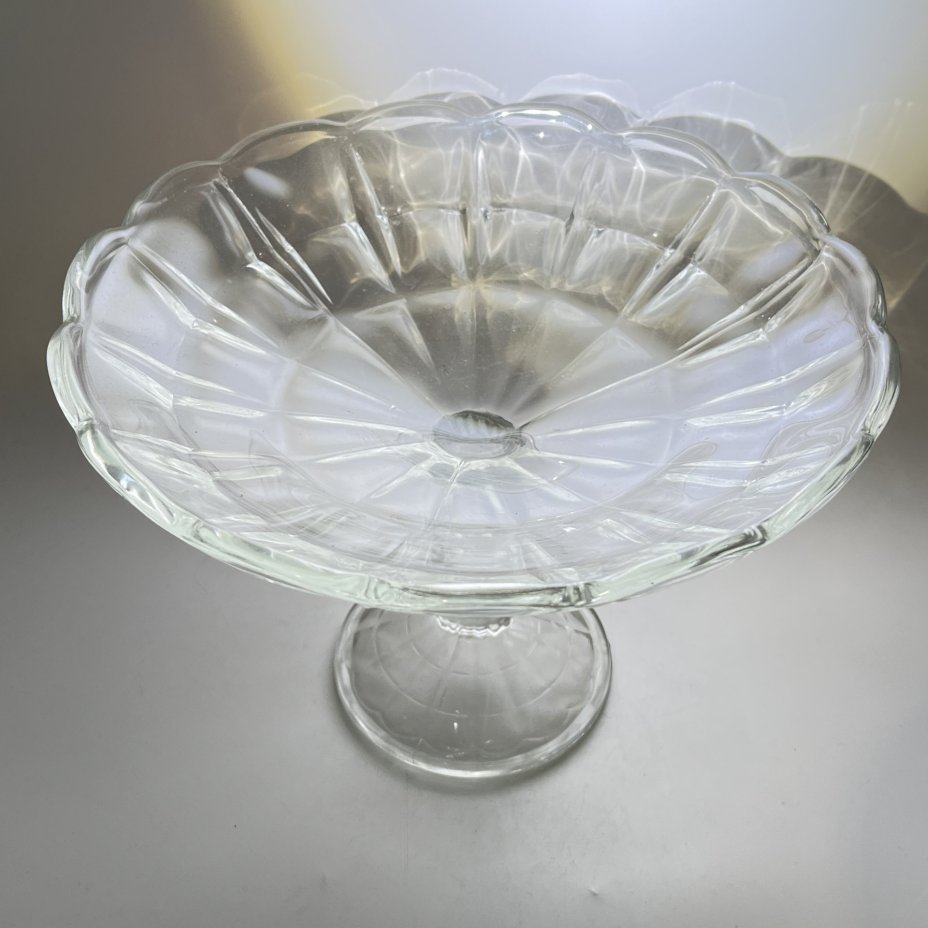 Фруктовница круглой формы на ножке с геометрическим декором, стекло, Дятьковский хрустальный завод, СССР, 1970-1990 гг.