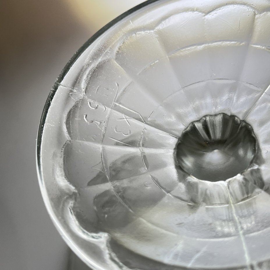 Фруктовница круглой формы на ножке с геометрическим декором, стекло, Дятьковский хрустальный завод, СССР, 1970-1990 гг.